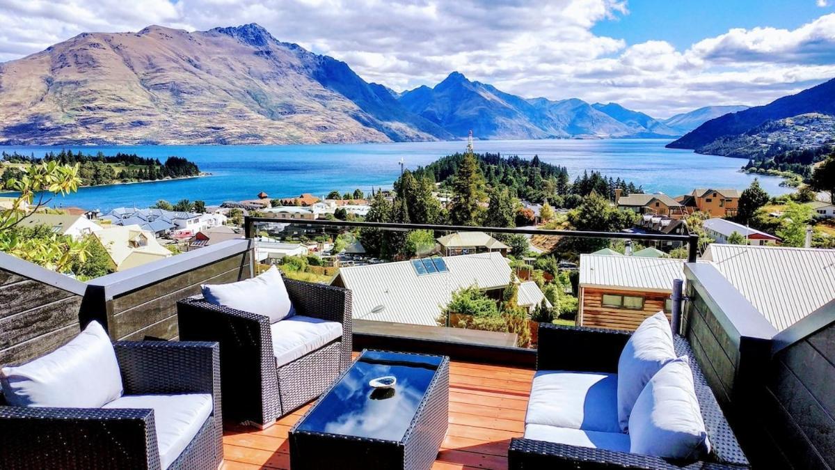 Stunning Home With Amazing Wakatipu Lake Views Квінстаун Екстер'єр фото