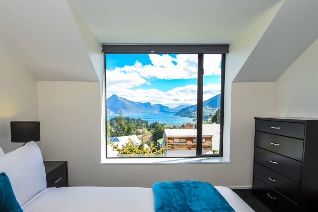 Stunning Home With Amazing Wakatipu Lake Views Квінстаун Екстер'єр фото