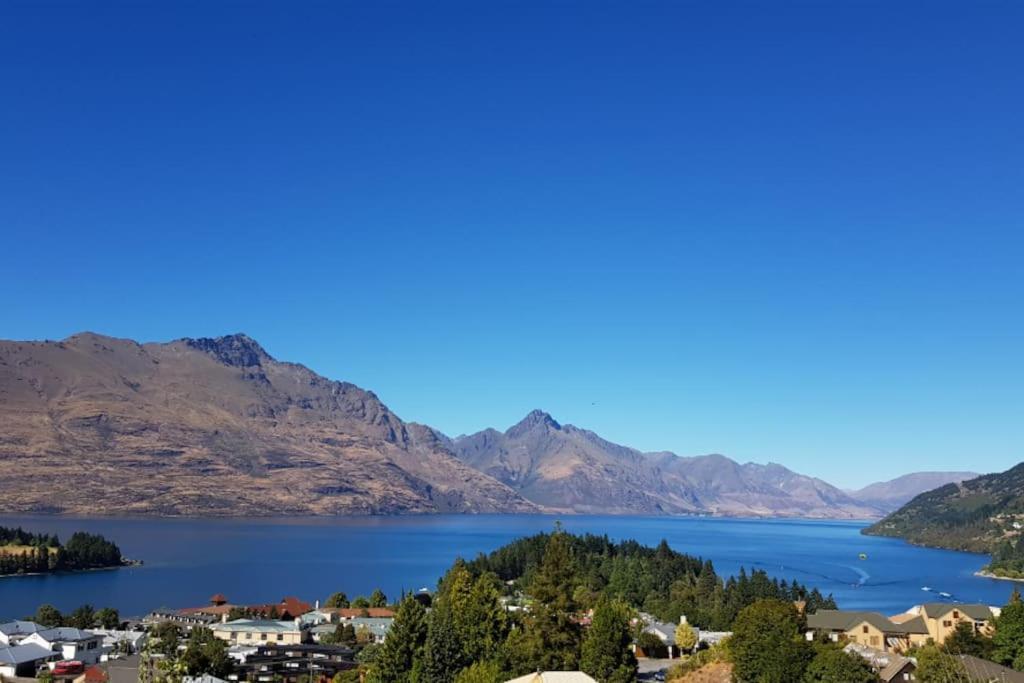 Stunning Home With Amazing Wakatipu Lake Views Квінстаун Екстер'єр фото